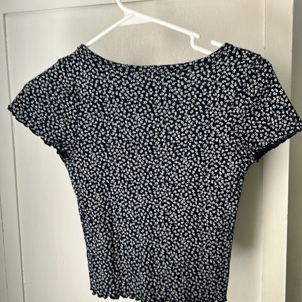 Brandy Melville baby tee - Picture 2 of 2